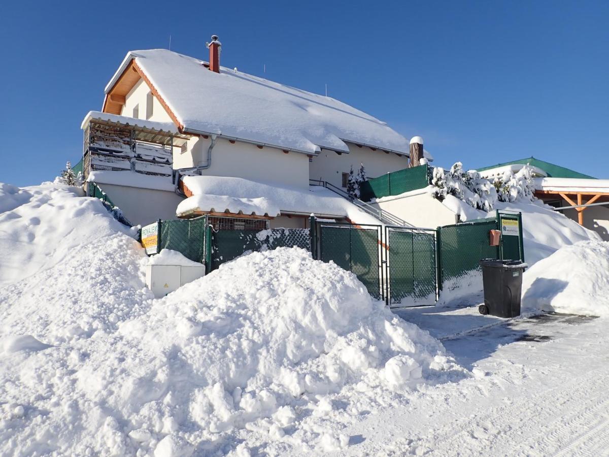 Apartmany Fialka Kasperske Hory Exterior foto
